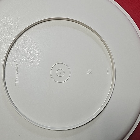 Tupperware Serve It All 4pc Set Cake Veggie Pedestal Tray Lid Almond Vtg - Picture 5 of 9